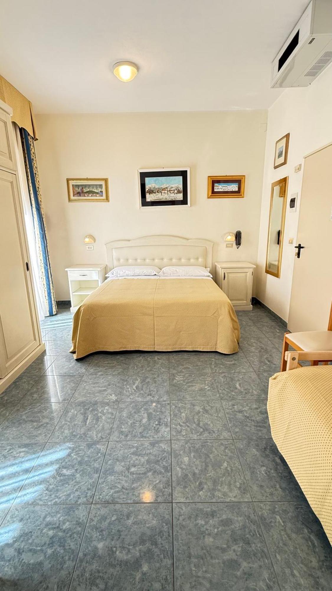Hotel Ariella Milano Marittima Exterior photo