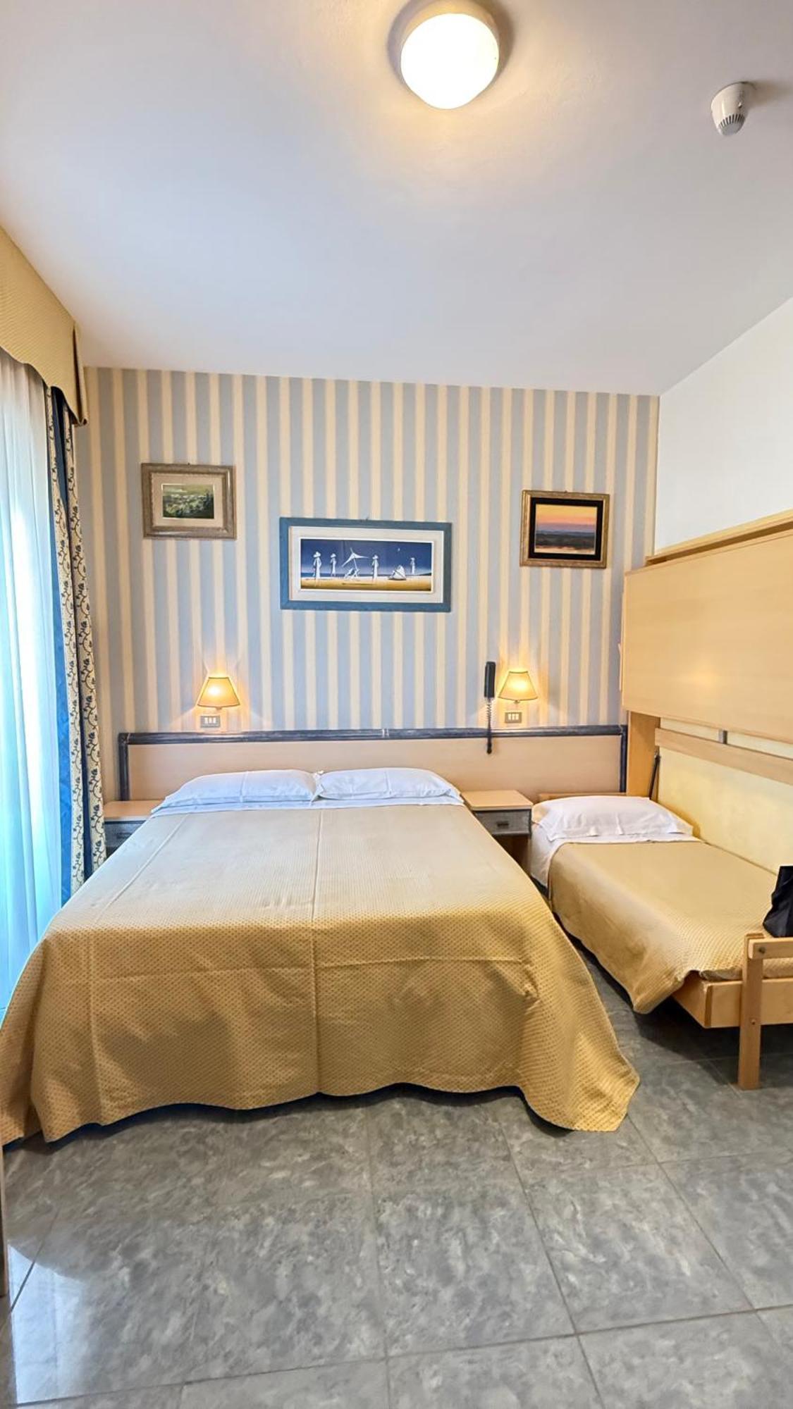 Hotel Ariella Milano Marittima Exterior photo