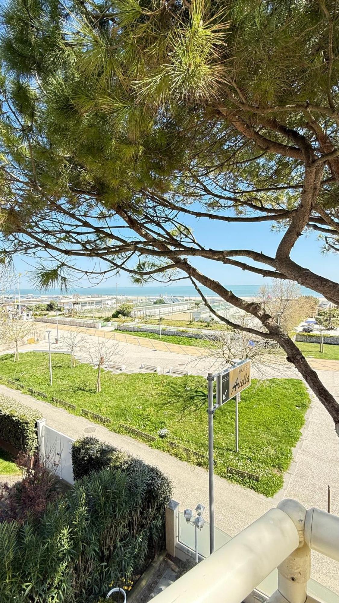 Hotel Ariella Milano Marittima Exterior photo